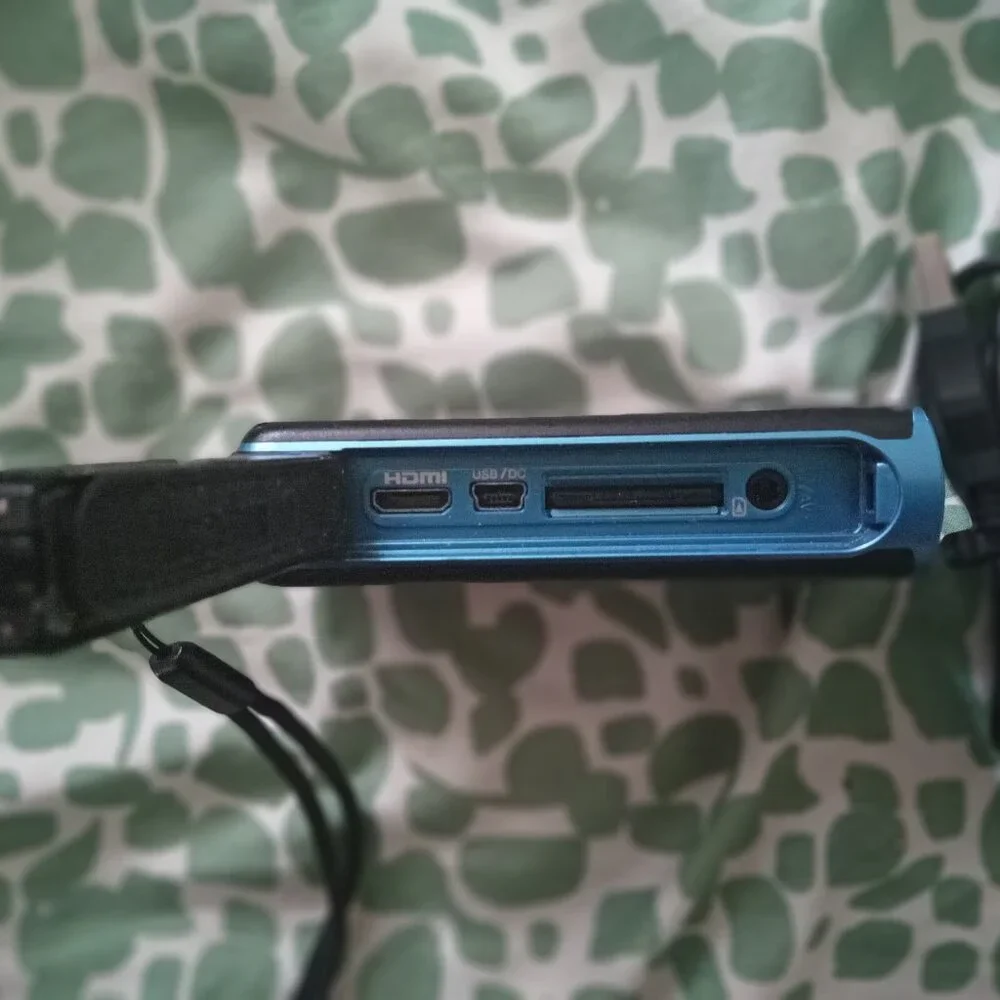 JVC Picsio water proof full HD hdmi includes 8gb sandisk sd card